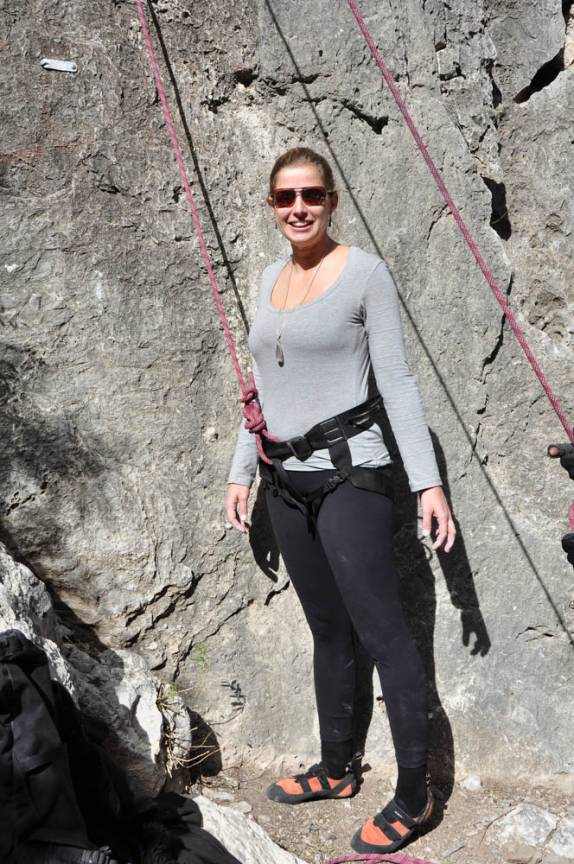 A Ana pronta para a segunda parede em Potrero Chico, no nordeste do México